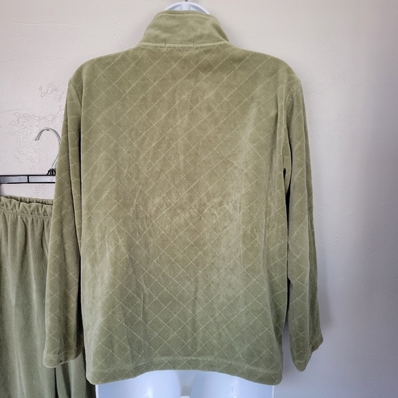 Dressbarn Women's Medium Light Green Velour Track Suit Two Piece Outfit Set Pant - Picture 4 of 8
